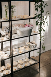 Late-night wedding reception treats featuring Jenni’s Ice Cream, a beloved Columbus, Ohio staple, served to guests.