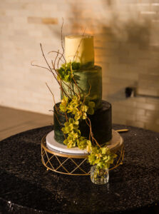 elegant wedding cake