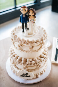 elegant wedding cake