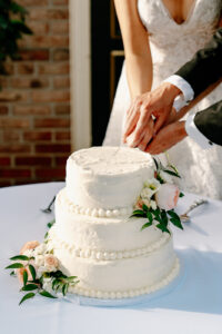 elegant wedding cake